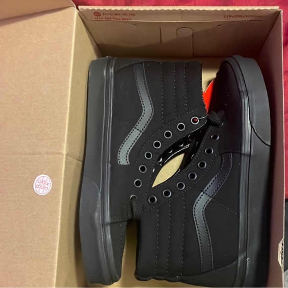 Vans - Picture 2 of 4